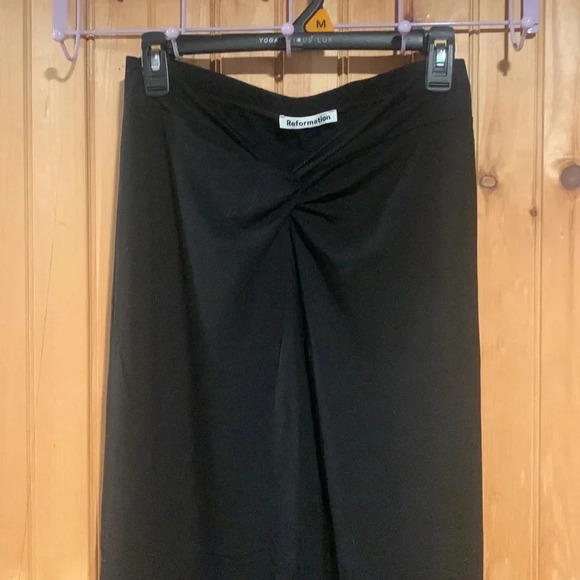 REFORMATION Rylan maxi skirt with slit - Picture 2 of 7